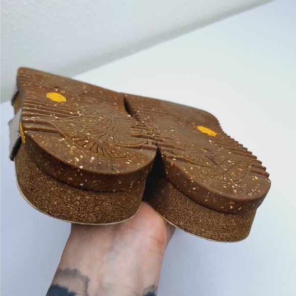 Dansko Dayna Buckle Sandals Slides 39 /US 8.5 9 Suede Leather Stone Taupe Vibram - Picture 9 of 10